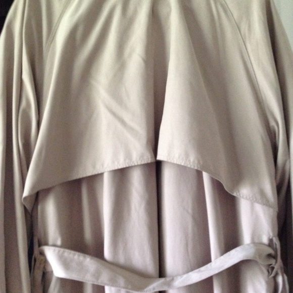 London Fog Tan Raincoat - Picture 14 of 16